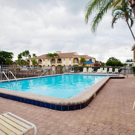 Oyo Waterfront Hotel- Cape Coral Fort Myers, Fl Exterior foto