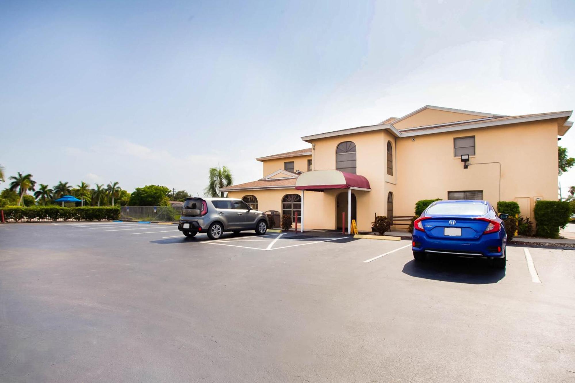 Oyo Waterfront Hotel- Cape Coral Fort Myers, Fl Exterior foto